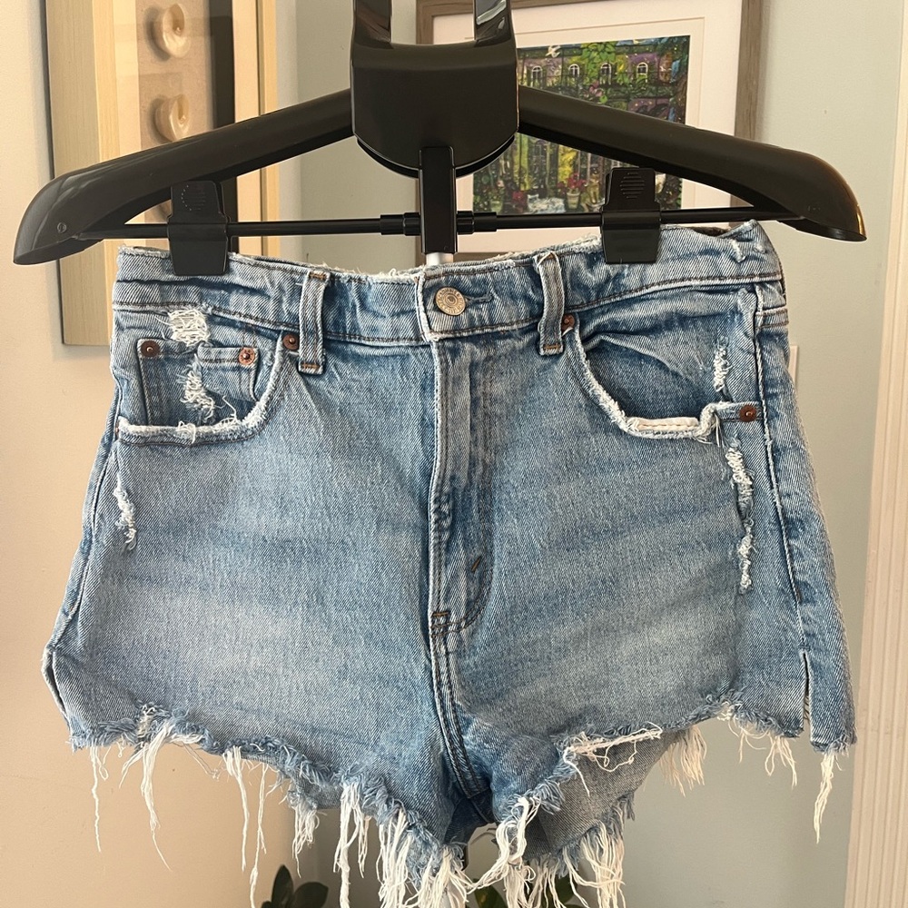 Abercrombie & Fitch The Mom Short High Rise Zip Fly 28 6 Distressed
